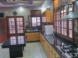 Villa JADOU, дом для отпуска в Касабланке