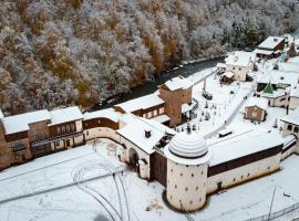 Русские Сезоны Бутик-Отель Лермонтов, Роза Хутор, отель в Эстосадке, рядом находится Горнолыжный подъемник Газпром