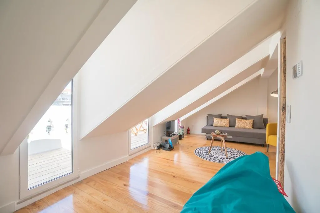 Rooftop Apartment w/ Two Terraces, Amadora, Portugal