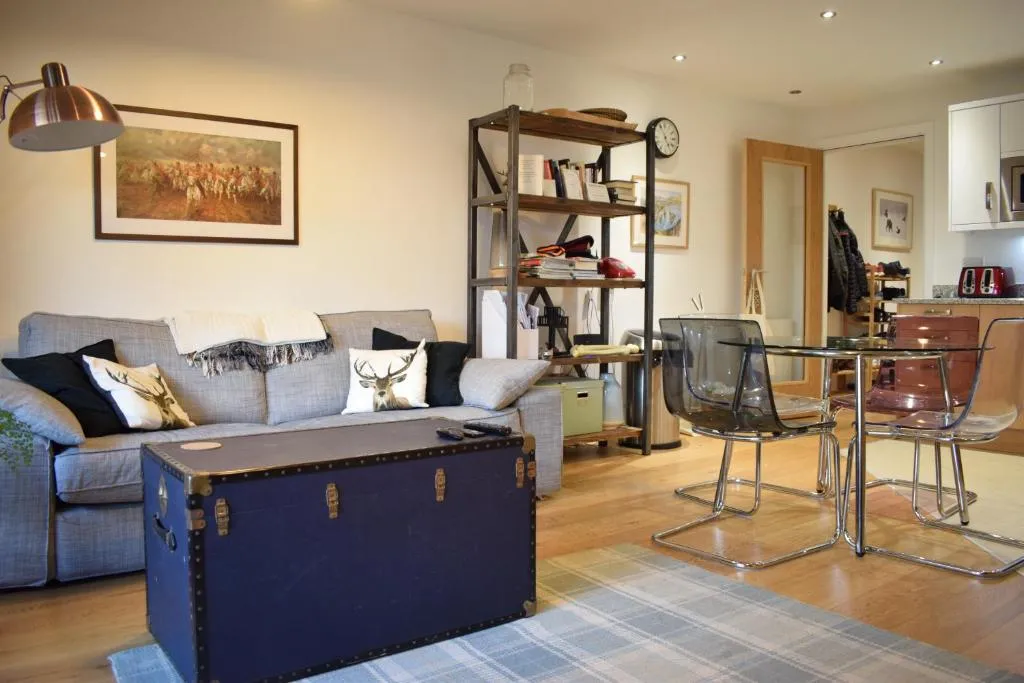Cosy Modern 1BD Flat Moments from Riverside, London, United Kingdom