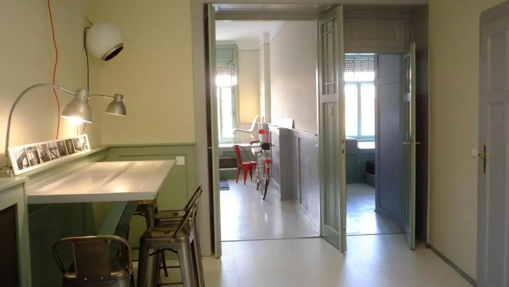 Kisfaludy 3 bedrooms with 6 beds, Budapesta, Ungaria