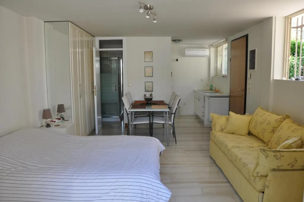 Cosy Studio with Garden / Individual apartment, Athens, Greece