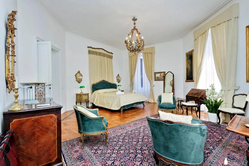 Prestigious Apartment Via Veneto, Roma, Italia