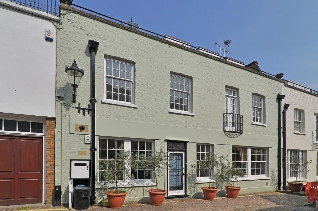Ennismore Mews, Londra, Marea Britanie