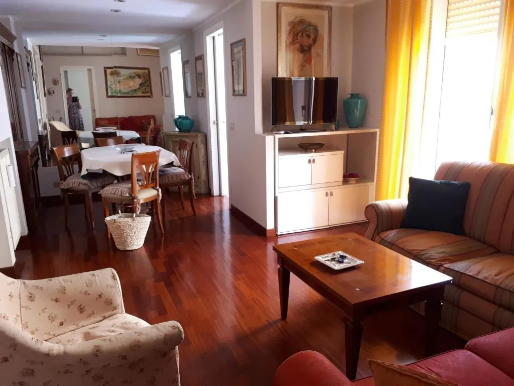 rey apartament, Roma, Italia
