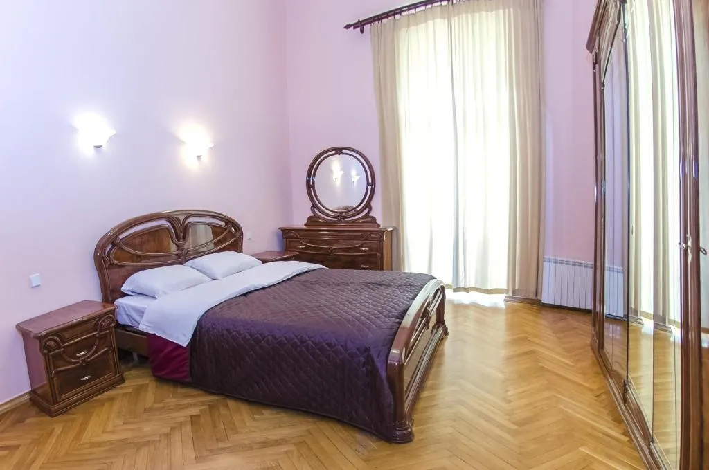 Rent Kiev Volodimirska str. 19a, Kiev, Ucraina