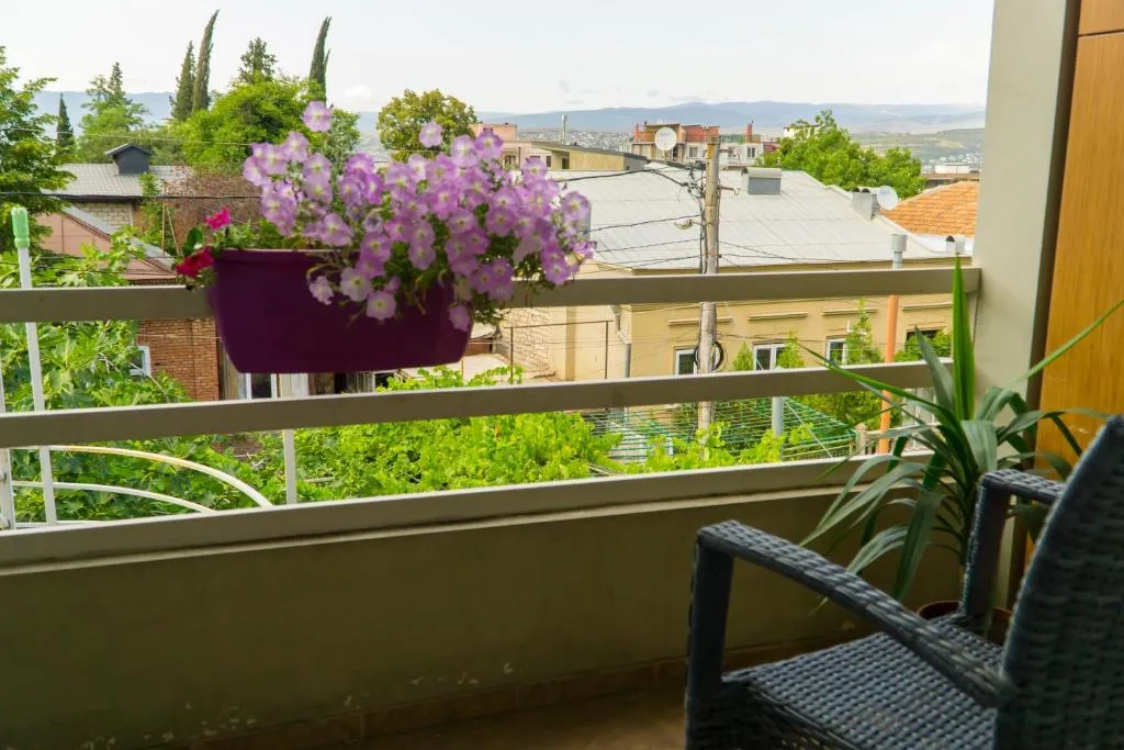 4BD Appartaments with cozy garden, Tbilisi, Georgia