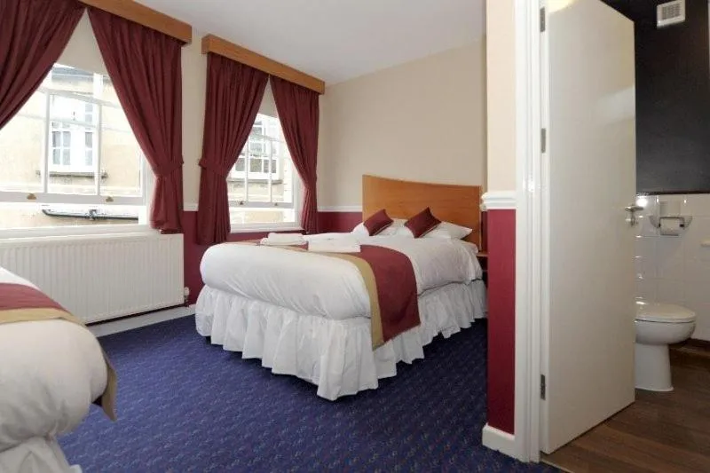 The Queen's Hotel Wetherspoon, Cwmbran, United Kingdom