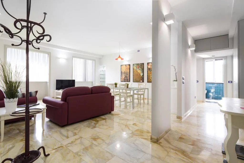 Regina Giovanna Flat, Milano, Italia
