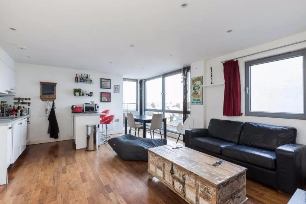 Stunning Modern 2 Bed Apt in Heart of Clapham, London, United Kingdom
