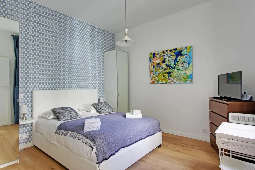 Pick a Flat's Apartment in Montmartre - Rue des Martyrs studio, Paris, Franţa