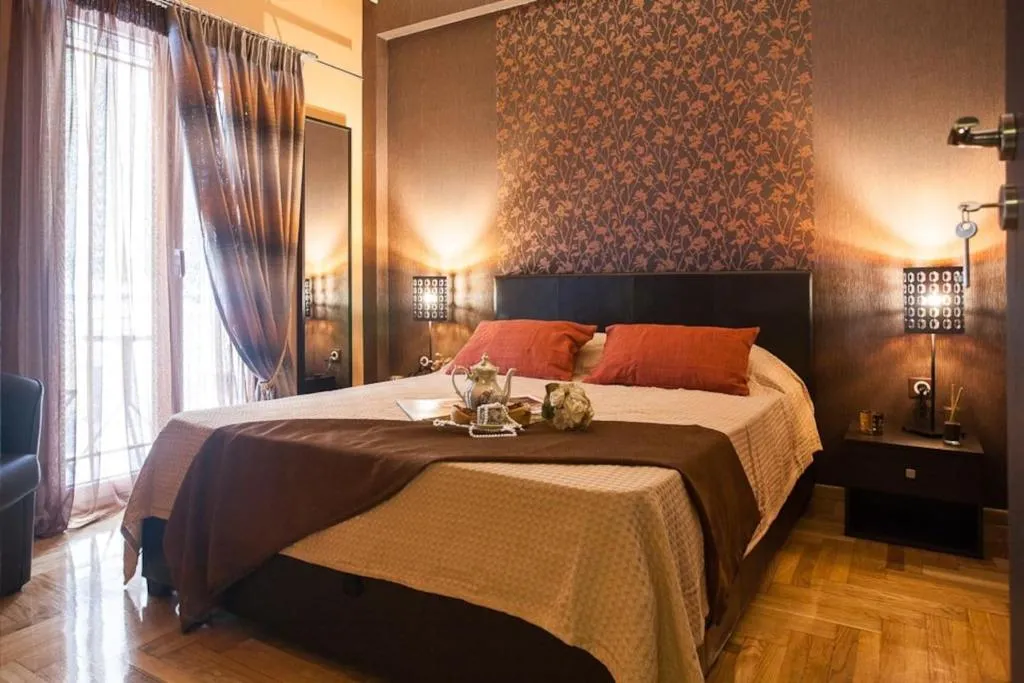 Elegant and Safe Gold and Blue Apartment walk to Acropolis, Atena, Grecia