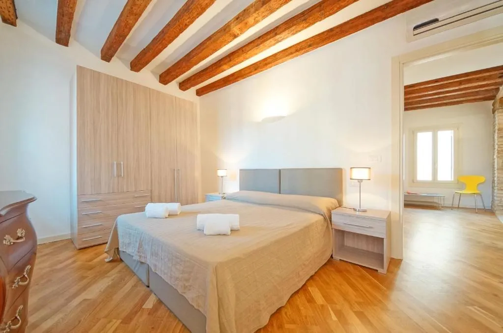 DolceVita N. 393, Veneția, Italia