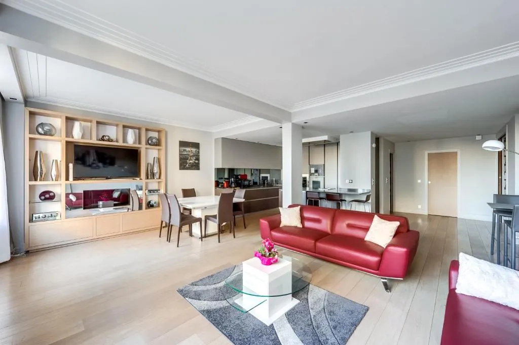Tour Eifel - Av. De Suffren ID 303, Paris, France