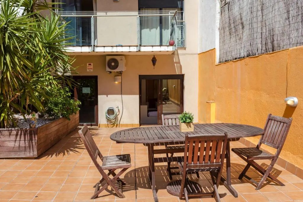 2 Bedroom and Terrace Apartment near Sagrada Familia, Barcelona, Spania