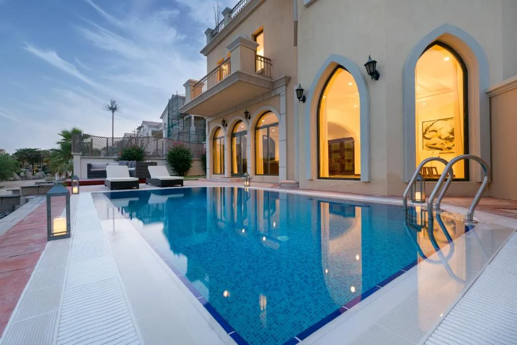 Designer 3 Story Palm Villa, Dubai, Emiratele Arabe Unite