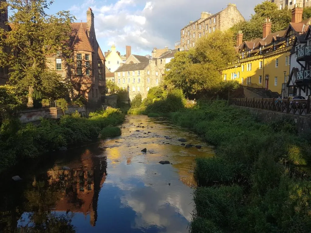 Lovely 2 bed in Dean Village with Private Parking, Edinburgh, United Kingdom