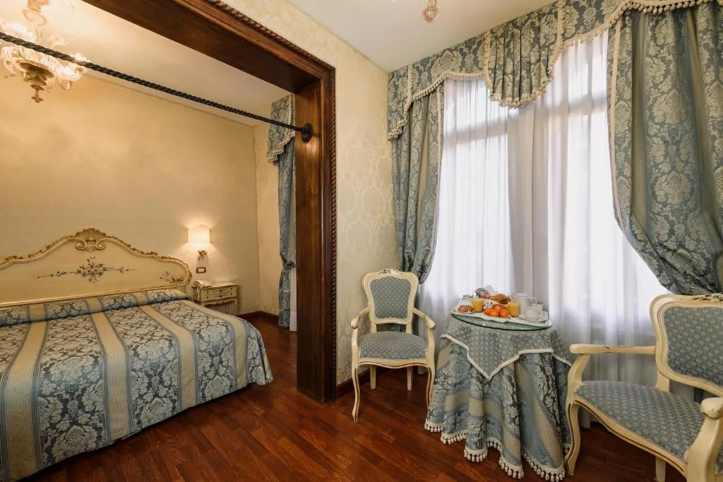 Locanda Al Leon, Venice, Italy