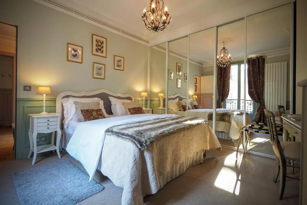 Chambre d hôte : Louvre Elegant Apt Suite, Paris, Franţa