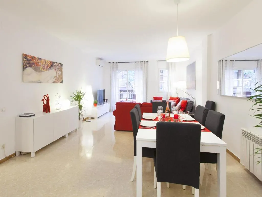 Great Apartment In The Center of Barcelona with terrace, Barcelona, Spania