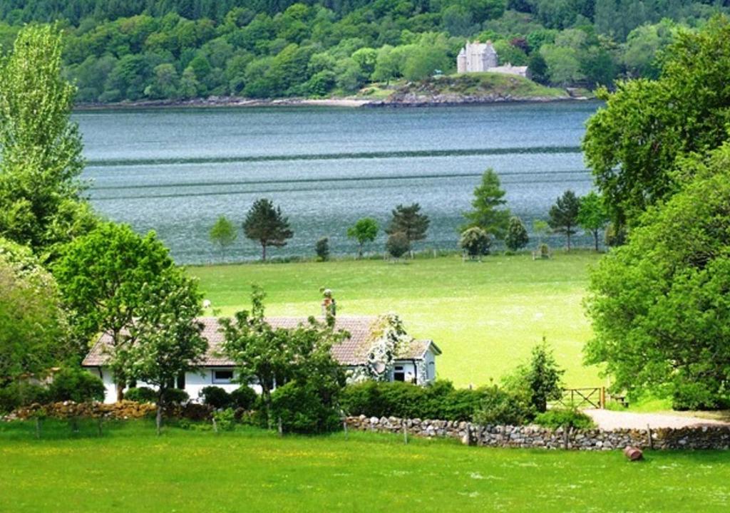 Ardno Cottage by Loch Fyne