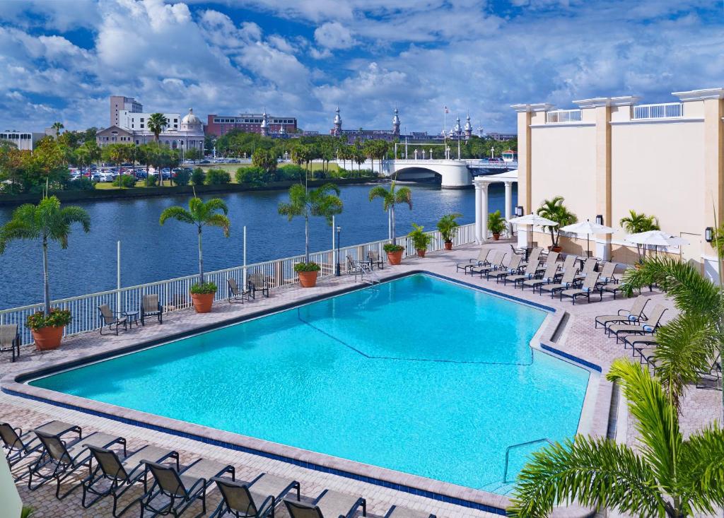 25 Dreamy Hotels Near University of Tampa 35 Sheraton Tampa Riverwalk Hotel image