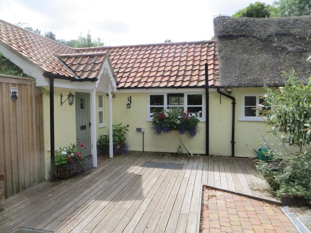 Stream Cottage, 450 year old thatched cottage