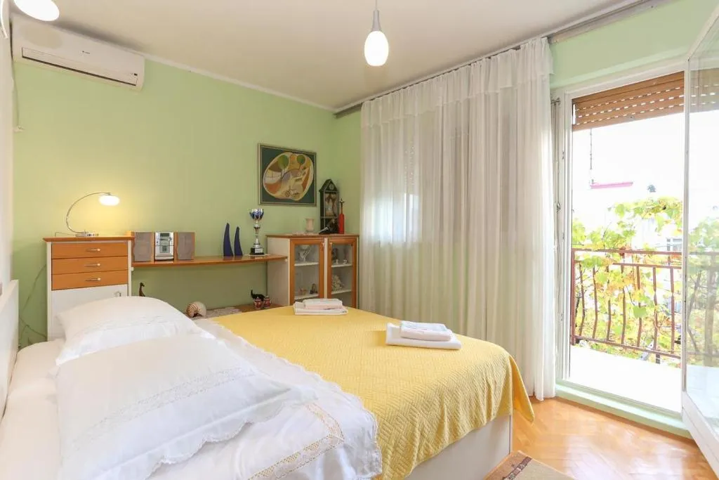 Apartments with a parking space Trogir - 12695, Centola, Croatia