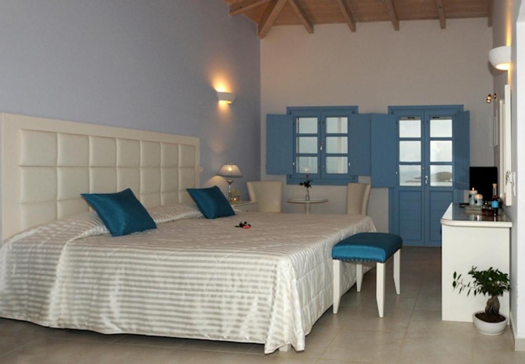Suite with Balcony and Sea View (4 Adults)
