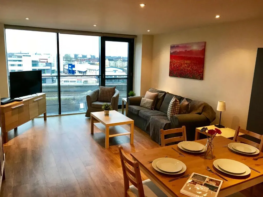 River Heights, Glasgow, Marea Britanie