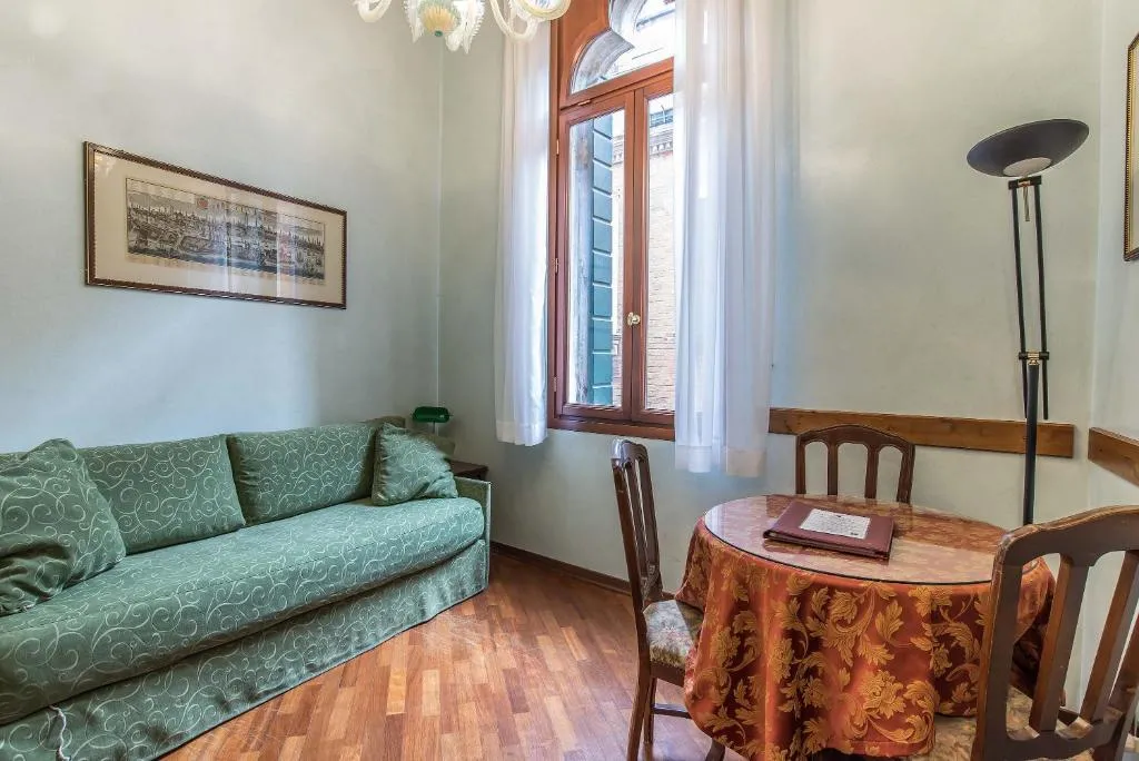 Hotel Piccola Fenice, Venice, Italy