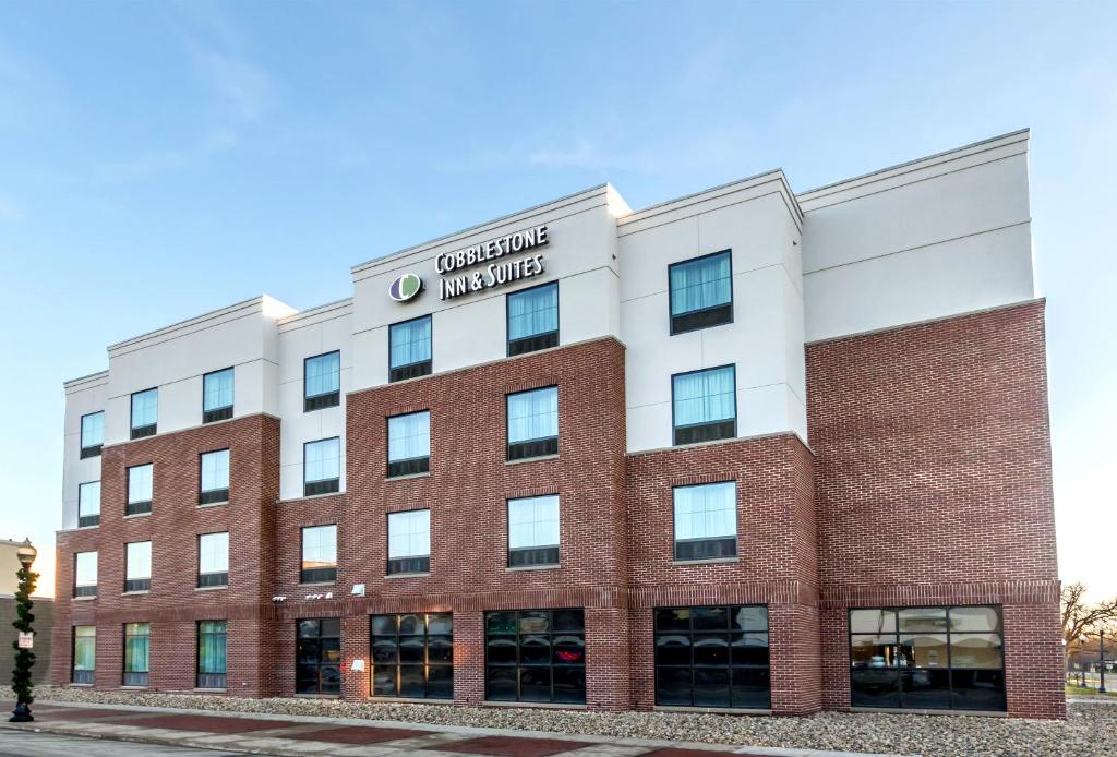 Cobblestone Inn & Suites - Waverly