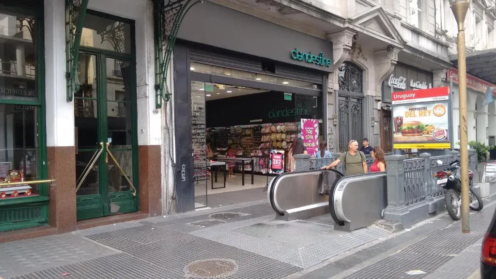Corrientes y Uruguay, Buenos Aires, Argentina