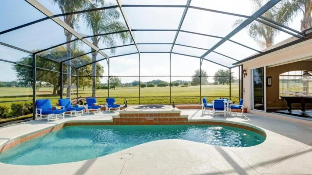 “Relaxing in Spa while the Kids play in the Pool Highlands 453E”, Davenport, United States