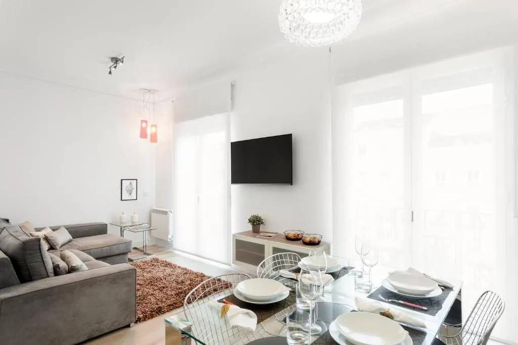 Jose Abascal Apartment by Flatsweethome, Madrid, Spania