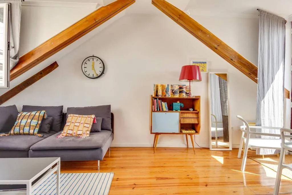 Bright & Charming loft in Alfama with sea-view, Amadora, Portugal