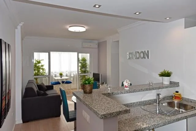 AT - London Premium, Málaga, Spania