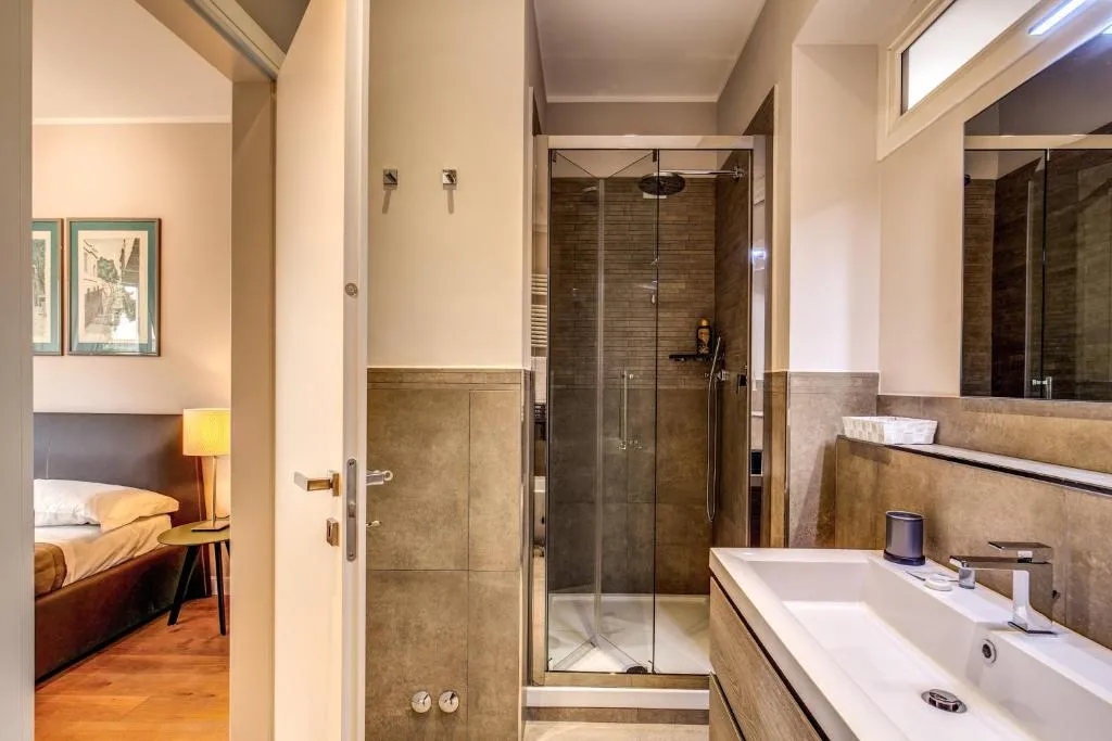 The Dome 3 bedroom apartment en suite, Roma, Italy