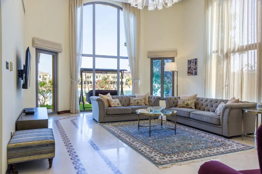 Chic 5BR Villa with Private Pool on Palm Jumeirah, Dubai, Emiratele Arabe Unite