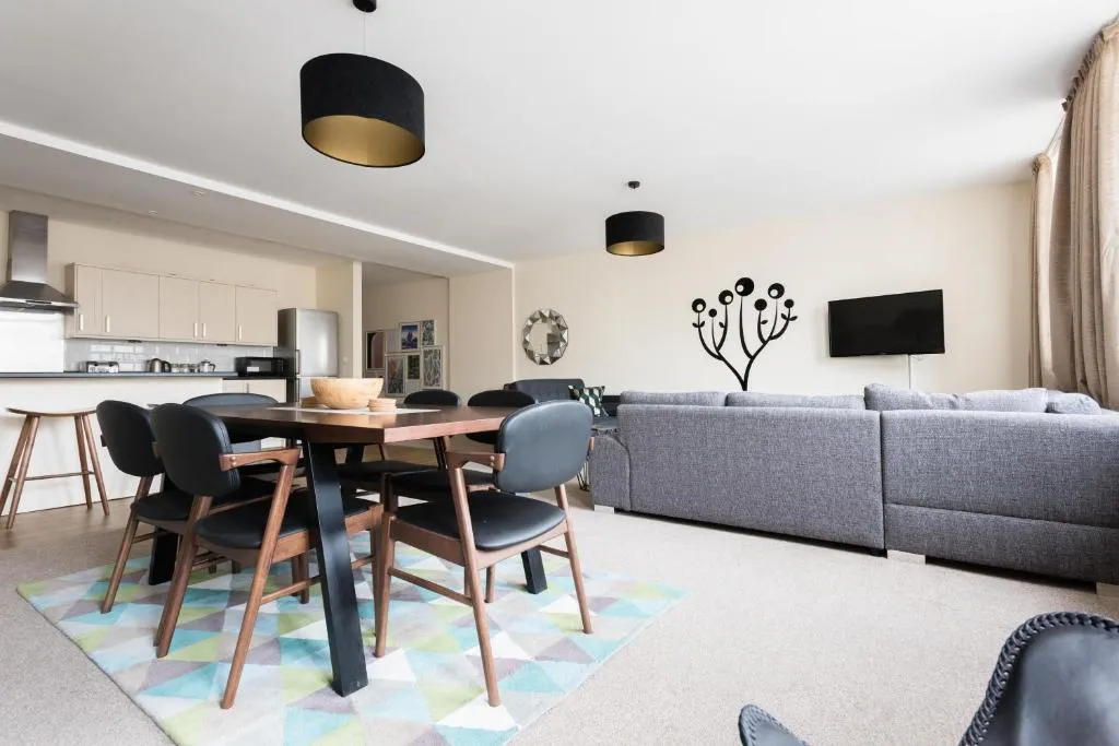 The Broadmead Jungle - Lovely & Central 3BDR Apartment, Bristol, United Kingdom