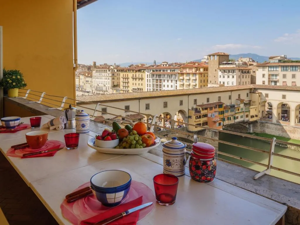 Ponte Vecchio Terrace, Florența, Italia