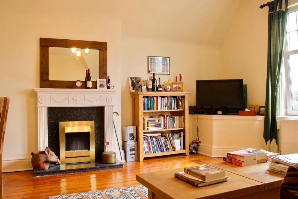 Two bedroom flat with parking in Edinburgh, Edinburgh, United Kingdom