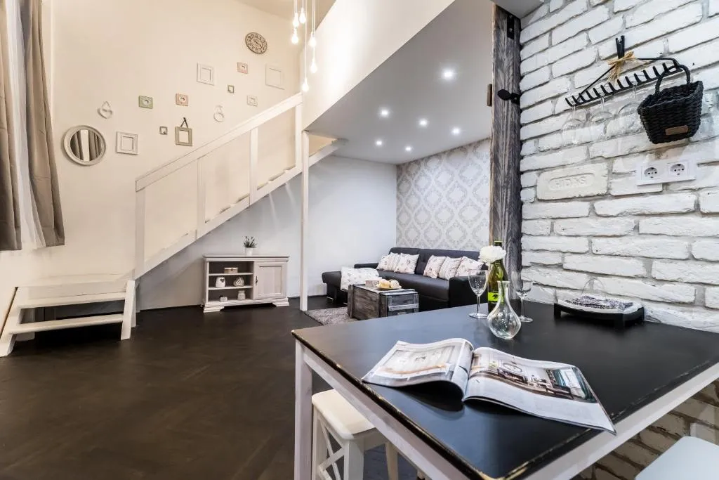 BPR Vintage Garden Apartment with Terrace & Sauna, Budapesta, Ungaria