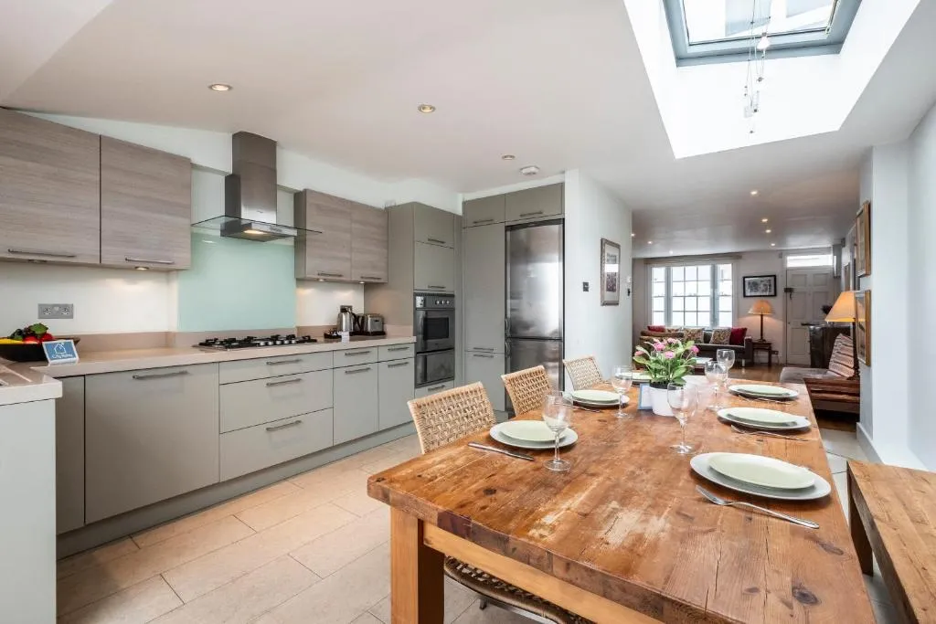 The Stunning Kenway Road House, Londra, Marea Britanie