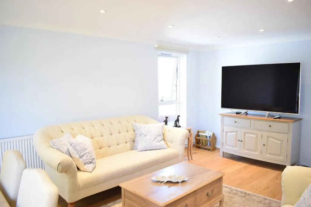 Fantastic 2 Bed Apartment In The Heart Of Chelsea, London, United Kingdom