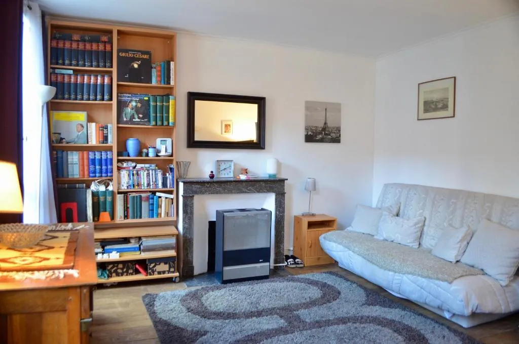 One Bedroom Flat in Montparnasse, Paris, Franţa