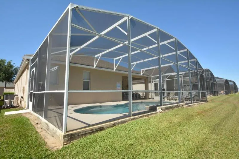 5 Bedroom 3 Bath Pool Home in Gated Community Near The Parks, Davenport, Statele Unite ale Americii