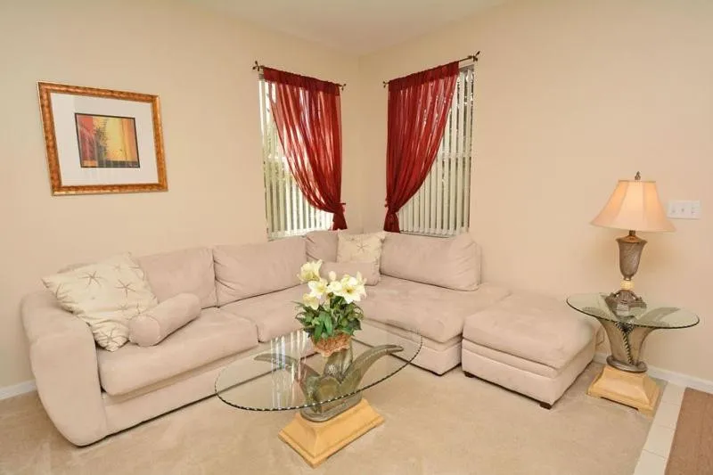 Lovely 4 Bedroom 3.5 Bath Pool Home with Games Room, Davenport, United States