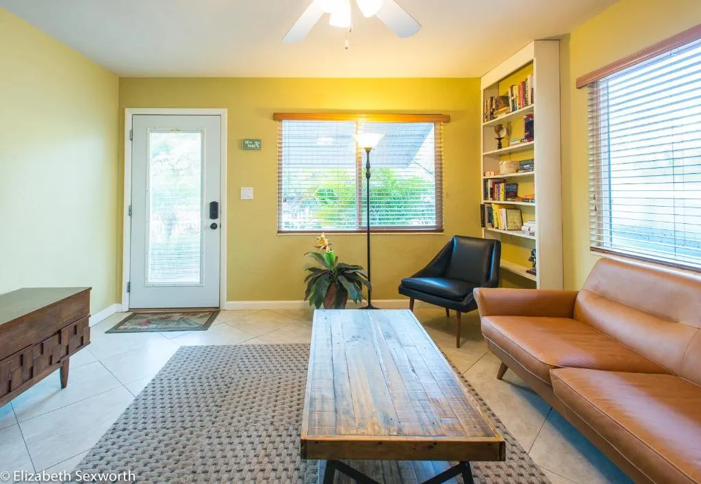 3 Bedroom - Dolphin House Split Floor Plan Pets Waterfront District, Kudrovo, United States
