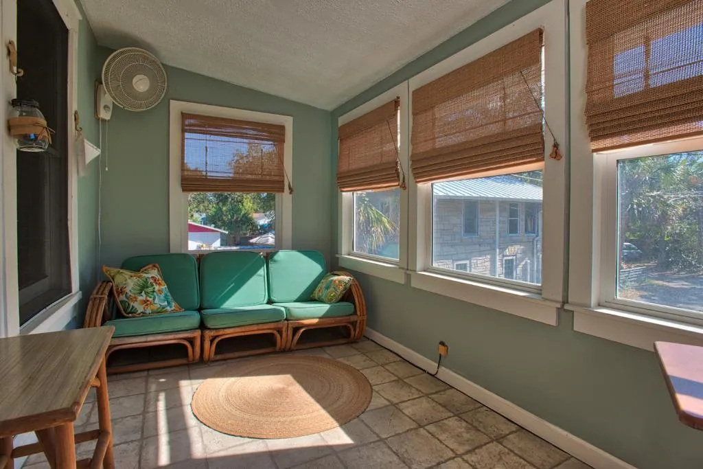 Spacious 1 Bedroom -The Sand Dollar Waterfront District, Kudrovo, United States